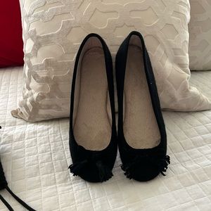 NWT WOMENS SIZE 7 BANANA REPUBLIC CASHMERE SLIPPERS